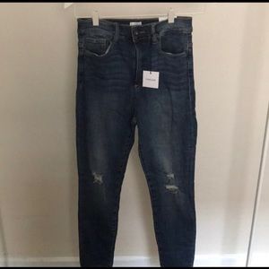 DISTRESSED JEANS